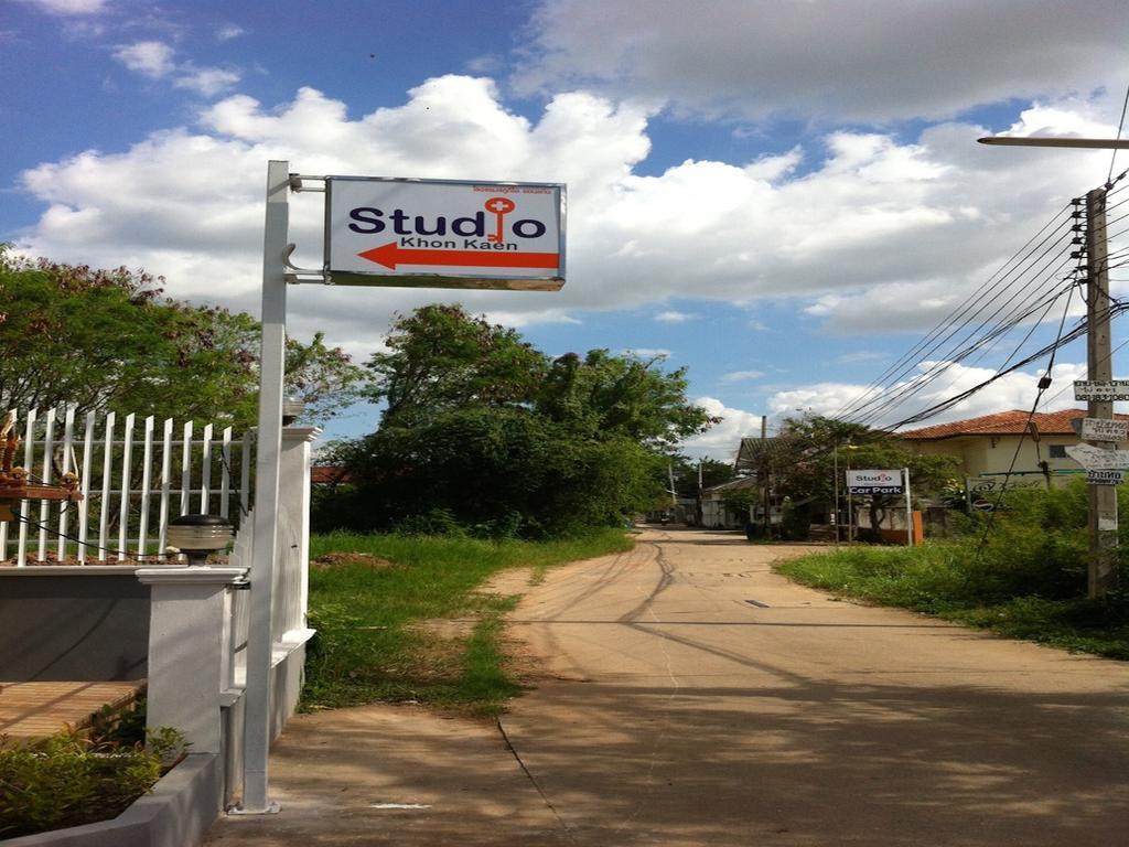 Studio Khon Kaen By Icheck Inn Екстериор снимка