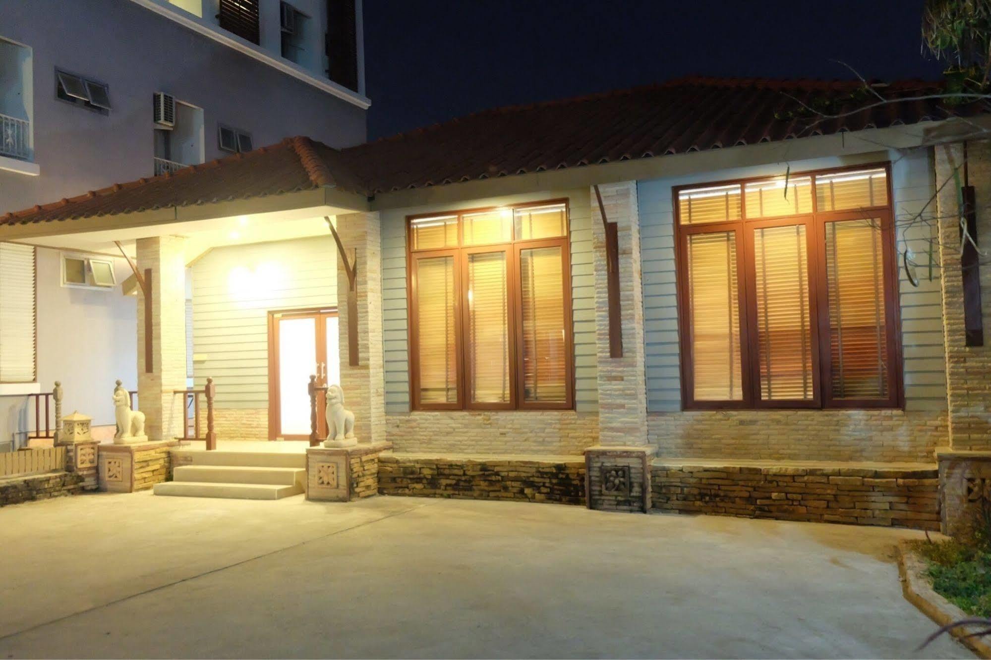 Studio Khon Kaen By Icheck Inn Екстериор снимка