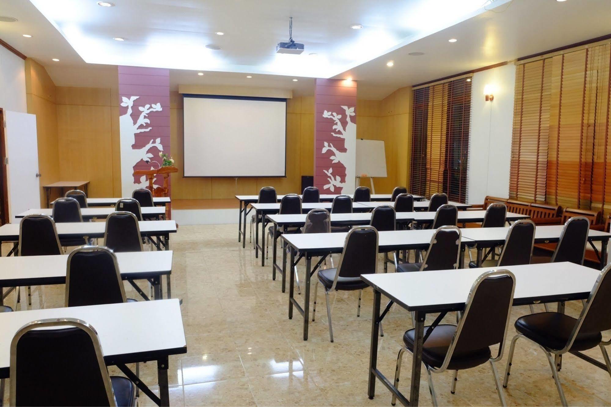 Studio Khon Kaen By Icheck Inn Екстериор снимка
